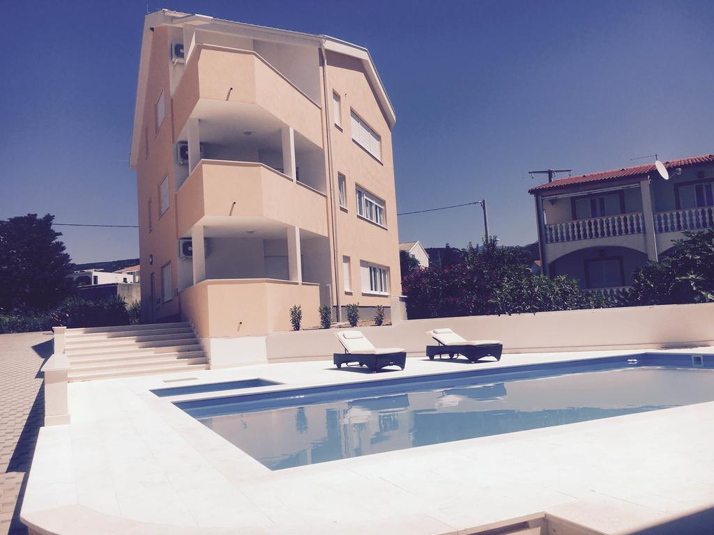 Orange Apartments Novalja Extérieur photo