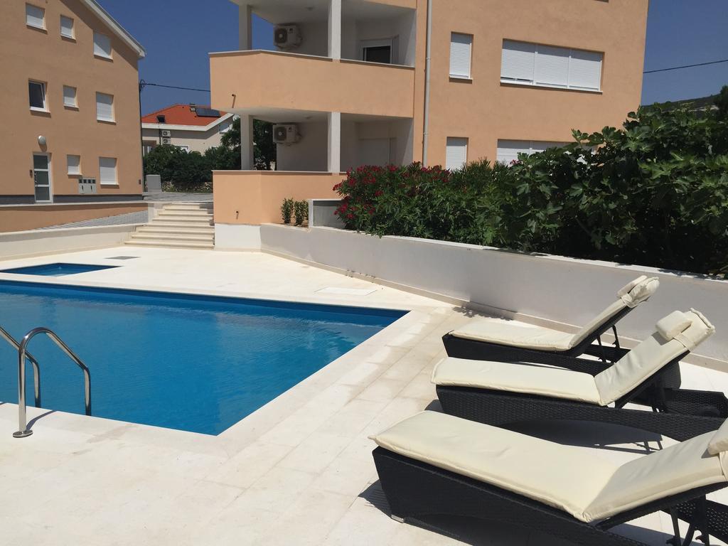 Orange Apartments Novalja Extérieur photo